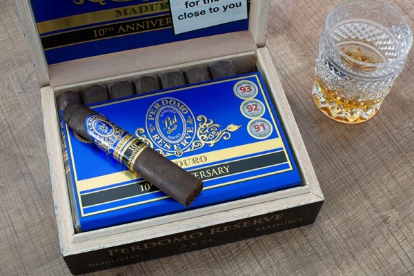 Perdomo 10e Anniversaire Maduro Robusto